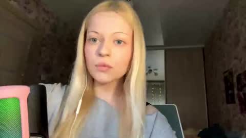 Lola online show from 02/25/26, 12:48