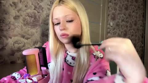 Lola online show from 04/01/26, 12:17