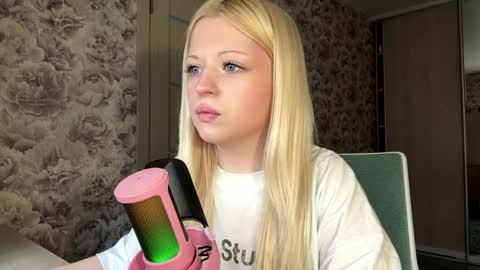 Lola online show from 04/24/26, 11:34