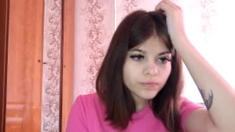 Mia online show from 04/11/26, 10:08