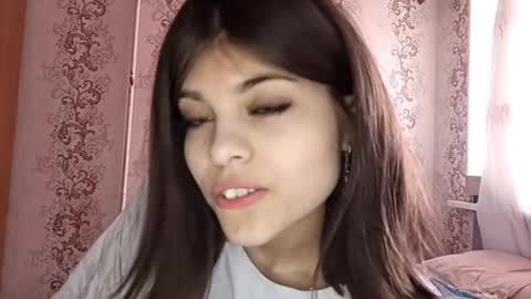 Mia online show from 04/12/26, 10:42