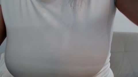 Snapshot of increible_della chatting on 01/11/25, 04:03 Della online show from 01/11/25, 04:03