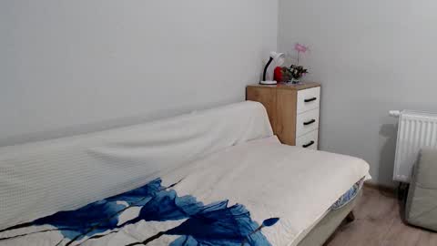 Snapshot of increible_della chatting on 01/21/25, 08:32 Della online show from 01/21/25, 08:32