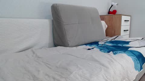 Snapshot of increible_della chatting on 02/20/25, 05:40 Della online show from 02/20/25, 05:40