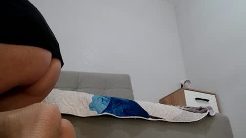 Snapshot of increible_della chatting on 02/21/25, 10:15 Della online show from 02/21/25, 10:15