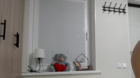 Snapshot of increible_della chatting on 10/26/25, 05:19 Della online show from 10/26/25, 05:19