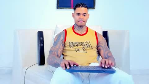 Snapshot of independent_project chatting on 10/03/25, 05:15 Jacobo online show from 10/03/25, 05:15