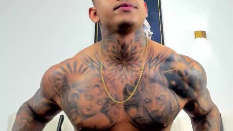 Snapshot of independent_project chatting on 10/05/25, 04:38 Jacobo online show from 10/05/25, 04:38