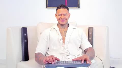 Snapshot of independent_project chatting on 10/06/25, 04:43 Jacobo online show from 10/06/25, 04:43