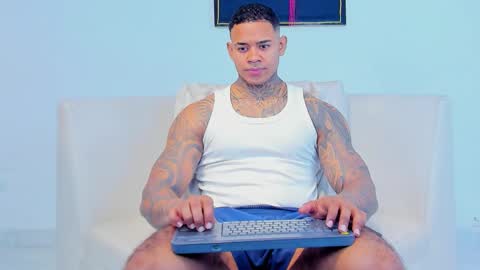 Snapshot of independent_project chatting on 10/07/25, 08:33 Jacobo online show from 10/07/25, 08:33