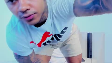 Snapshot of independent_project chatting on 10/10/25, 01:48 Jacobo online show from 10/10/25, 01:48