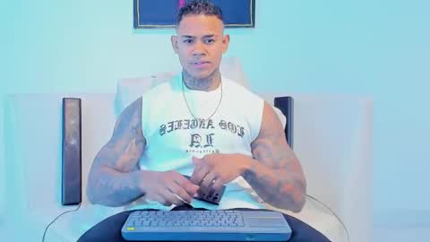 Snapshot of independent_project chatting on 10/13/25, 06:02 Jacobo online show from 10/13/25, 06:02