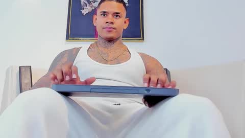 Snapshot of independent_project chatting on 10/19/25, 06:30 Jacobo online show from 10/19/25, 06:30