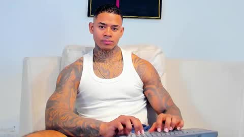 Snapshot of independent_project chatting on 10/24/25, 06:43 Jacobo online show from 10/24/25, 06:43