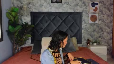 Snapshot of indi_rave chatting on 11/19/25, 01:11 INDI online show from 11/19/25, 01:11