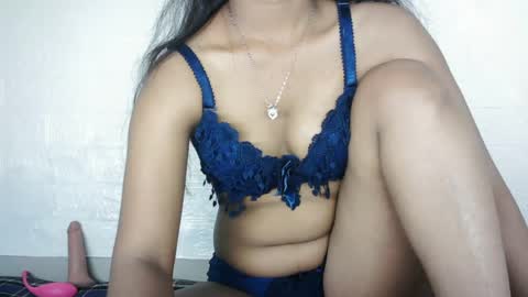 Snapshot of indian_saanvi chatting on 06/12/26, 03:27 Saanu online show from 06/12/26, 03:27