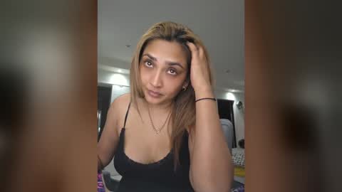 Yazmin online show from 04/15/26, 10:21