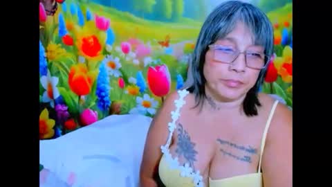 Snapshot of indianroxy27 chatting on 06/08/26, 01:28 indianroxy27 online show from 06/08/26, 01:28
