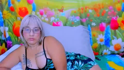 Snapshot of indianroxy27 chatting on 06/28/26, 12:27 indianroxy27 online show from 06/28/26, 12:27