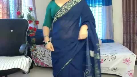 Snapshot of indiantina chatting on 10/28/25, 05:33 tina online show from 10/28/25, 05:33