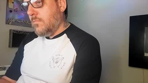 Snapshot of indigolvr chatting on 01/02/25, 12:55 BroLOU online show from 01/02/25, 12:55