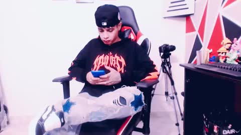 Snapshot of indomitablebeast chatting on 02/14/25, 08:21 matias online show from 02/14/25, 08:21