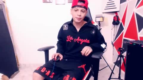 Snapshot of indomitablebeast chatting on 12/16/25, 06:13 matias online show from 12/16/25, 06:13