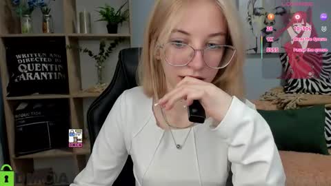 Mia online show from 10/15/25, 02:39