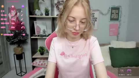 Snapshot of inferno_mia chatting on 12/17/25, 01:39 Mia online show from 12/17/25, 01:39