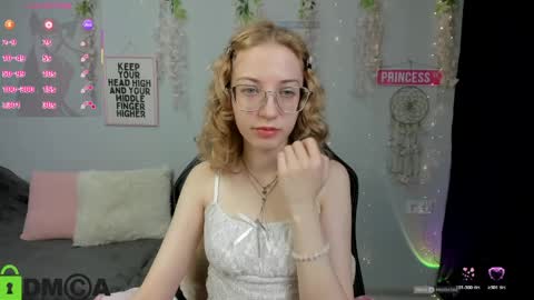 Mia online show from 04/01/26, 12:39