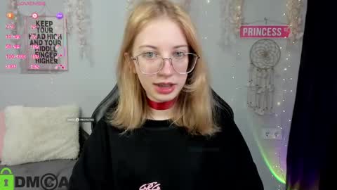 Mia online show from 04/04/26, 12:24