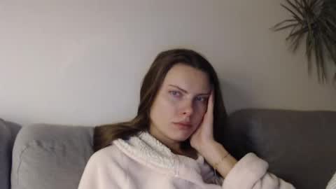 Snapshot of infinitiq45 chatting on 12/28/24, 10:34 Sweet girl online show from 12/28/24, 10:34