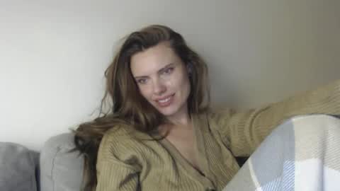 Snapshot of infinitiq45 chatting on 11/14/25, 10:29 Sweet girl online show from 11/14/25, 10:29