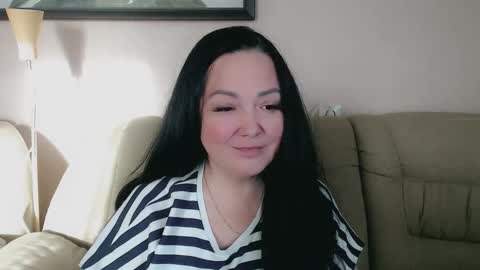 Snapshot of infinity_loveliness chatting on 11/13/25, 06:34 Infinity online show from 11/13/25, 06:34