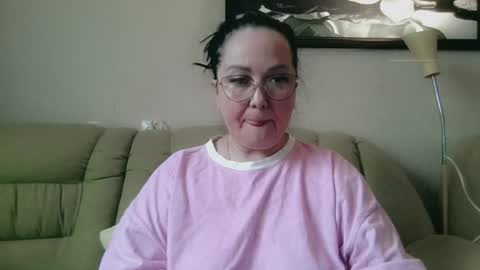 Snapshot of infinity_loveliness chatting on 06/11/26, 06:11 Infinity online show from 06/11/26, 06:11