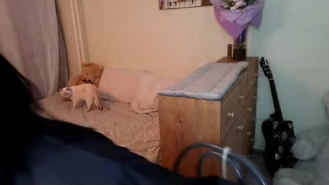 Mia online show from 04/19/26, 06:10