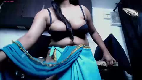 Snapshot of iniyalaboni chatting on 09/09/25, 08:41 Iniya online show from 09/09/25, 08:41