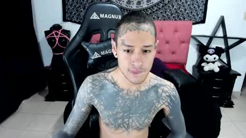 Snapshot of ink_u_buzz chatting on 01/01/25, 01:58 Dani online show from 01/01/25, 01:58