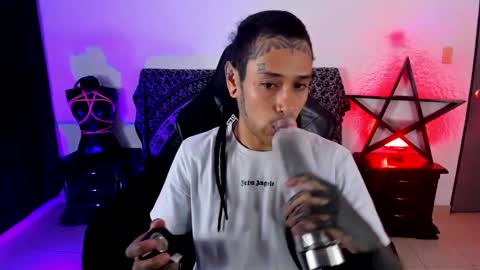 Snapshot of ink_u_buzz chatting on 01/23/25, 01:08 Dani online show from 01/23/25, 01:08