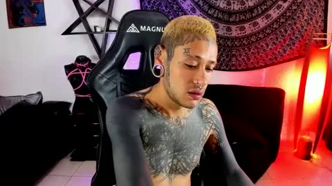 Snapshot of ink_u_buzz chatting on 09/28/25, 09:20 Dani online show from 09/28/25, 09:20