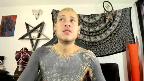 Snapshot of ink_u_buzz chatting on 10/13/25, 02:28 Dani online show from 10/13/25, 02:28