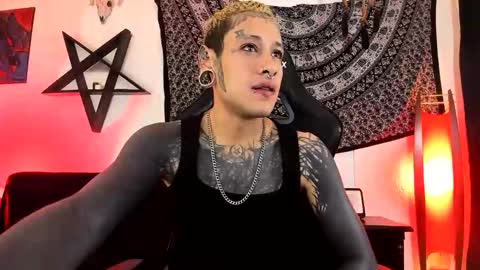 Snapshot of ink_u_buzz chatting on 10/24/25, 12:52 Dani online show from 10/24/25, 12:52