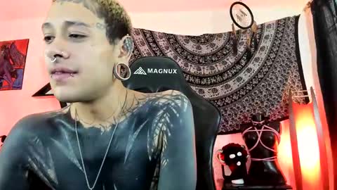 Snapshot of ink_u_buzz chatting on 10/31/25, 05:47 Dani online show from 10/31/25, 05:47