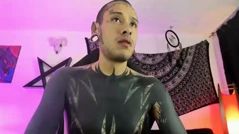 Snapshot of ink_u_buzz chatting on 11/24/25, 12:32 Dani online show from 11/24/25, 12:32