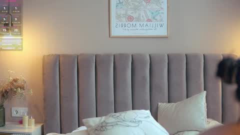 Im Senise Welcome to my room My instagram  online show from 02/19/25, 08:12