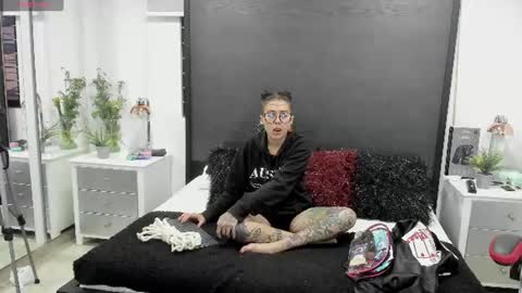 Snapshot of inkedsinners_ chatting on 06/17/26, 11:12 inkedsinners_ online show from 06/17/26, 11:12