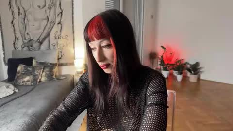 Snapshot of inkedvvitch chatting on 09/28/25, 04:01 Xenia online show from 09/28/25, 04:01