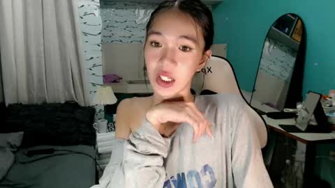 Snapshot of innocent_reign69 chatting on 05/21/26, 04:30 Reign online show from 05/21/26, 04:30