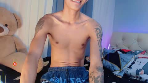 Snapshot of innocent_twinkxx chatting on 12/16/24, 07:00 calvin online show from 12/16/24, 07:00