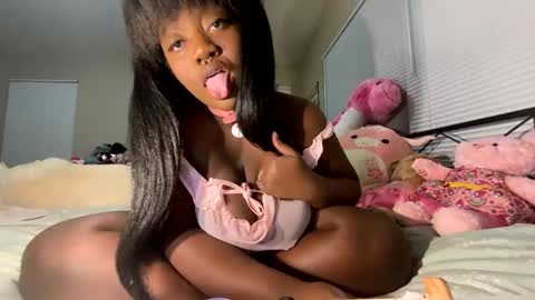 Lola online show from 01/06/26, 02:48